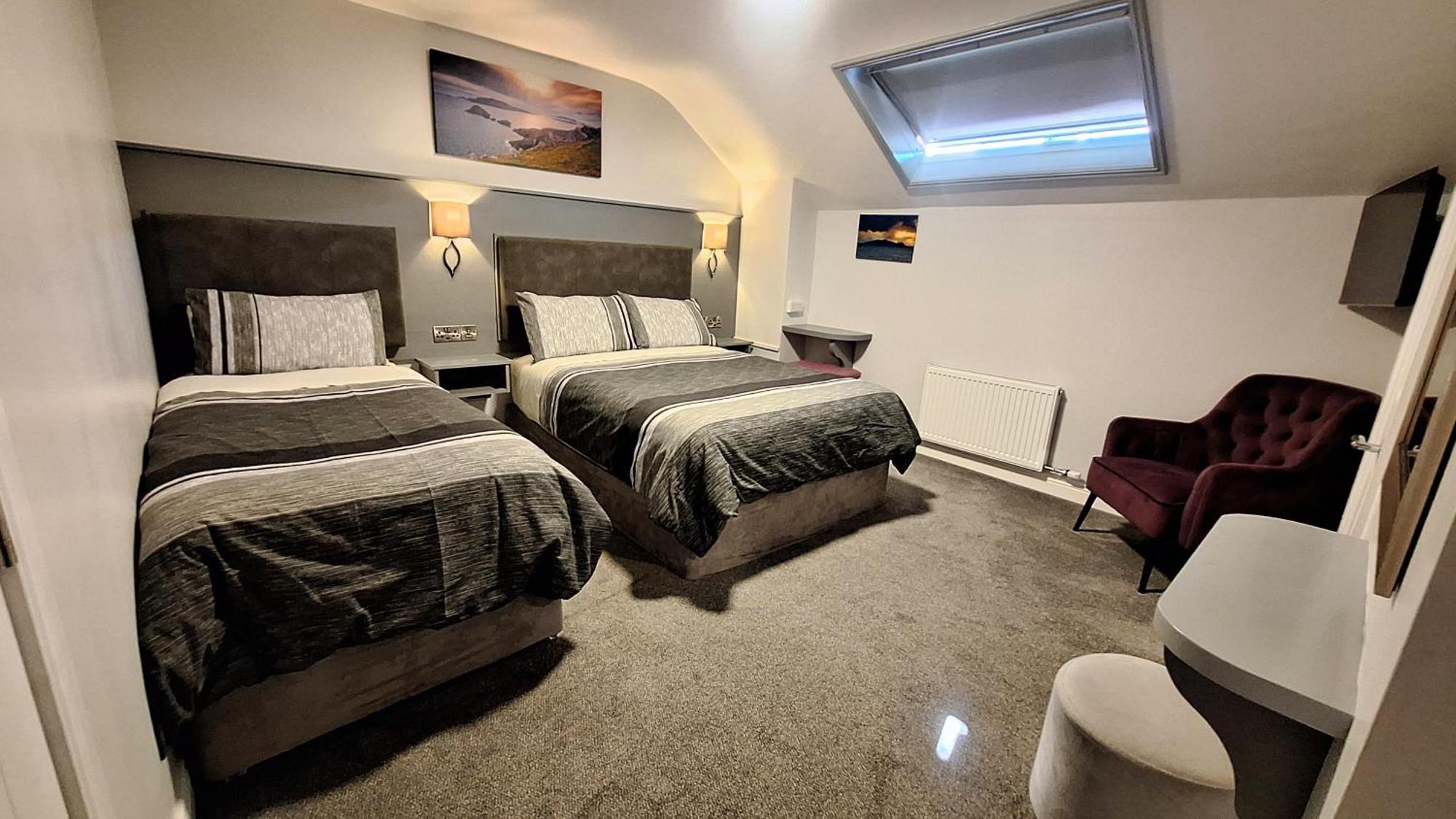 Murphy'S Guesthouse Дингъл Екстериор снимка